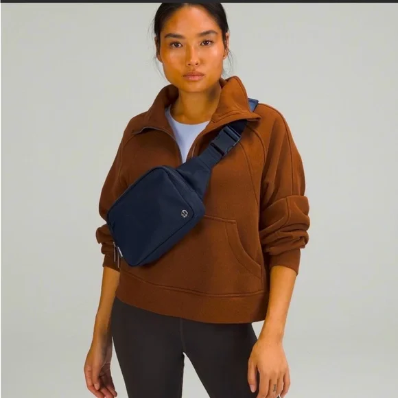 🔥1 Day Sale🔥NWT Lululemon Athletica Everywhere belt bag, (Large) 2L, True Navy - Picture 6 of 16